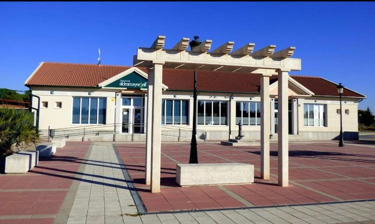 La Casa Del Cipres Villa Aldeamayor de San Martin Екстериор снимка