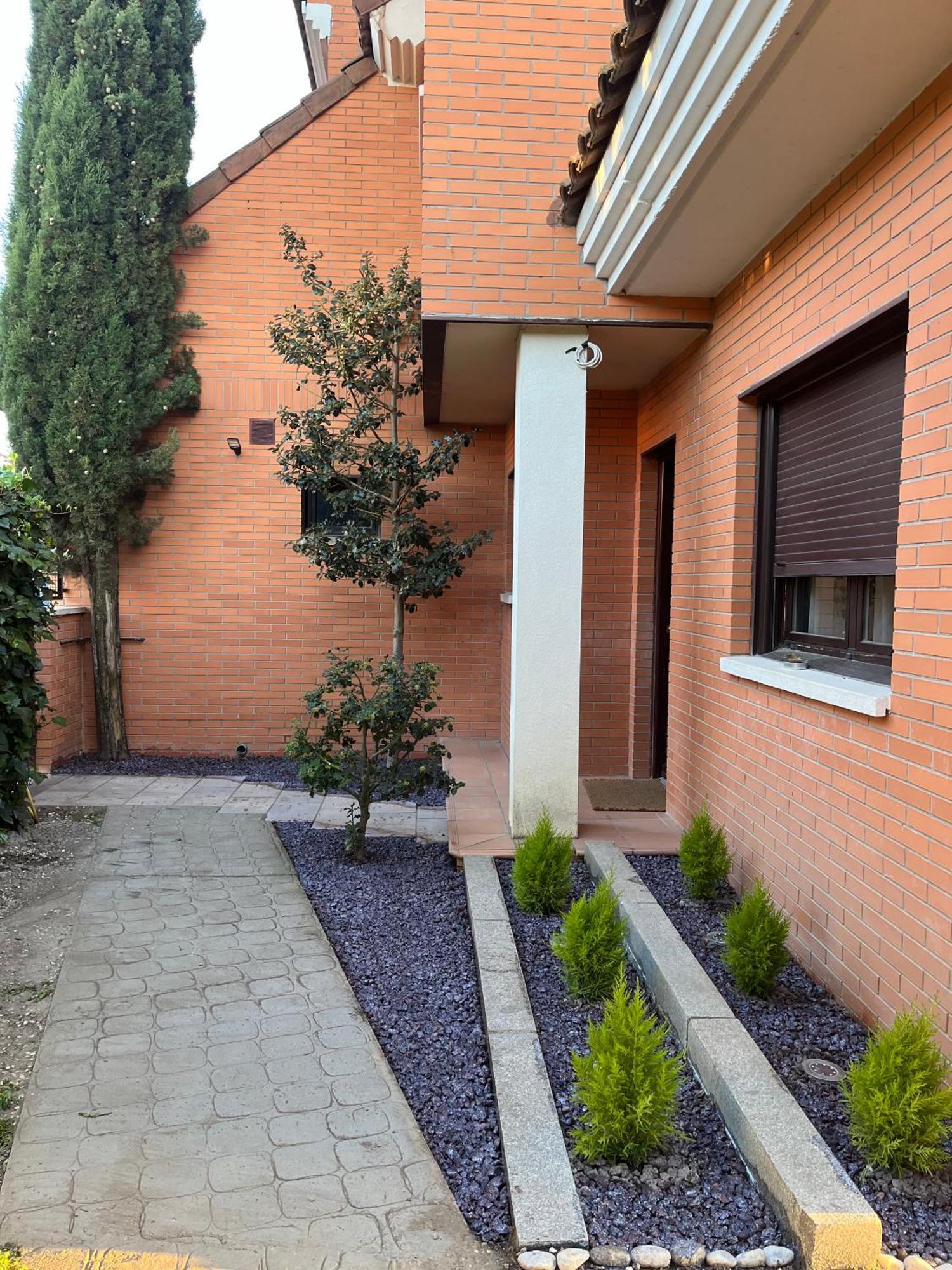 La Casa Del Cipres Villa Aldeamayor de San Martin Екстериор снимка